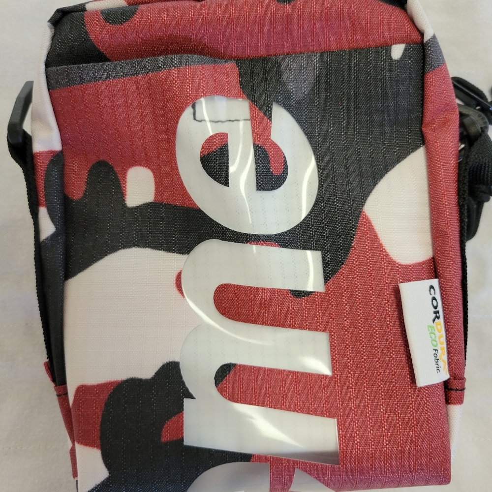 Supreme - Picture 2 of 9